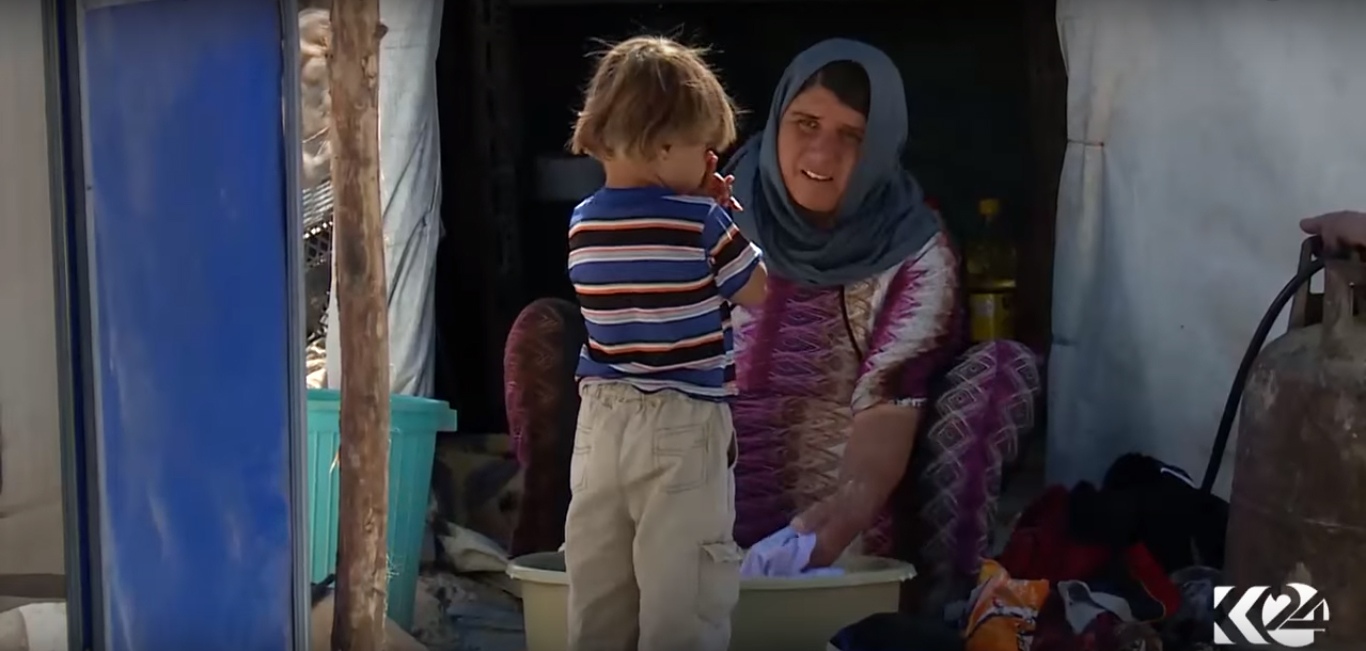 بالصور.. عائلات ايزيدية تعود الى وطنها لتعيش في المخيمات مرة اخرى